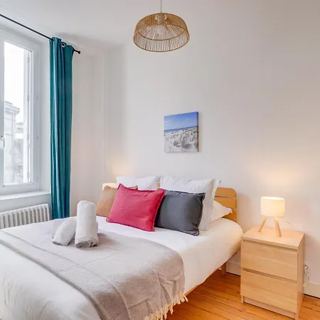 아파트 L'odeia - Chamant Appt En Plein Coeur De *